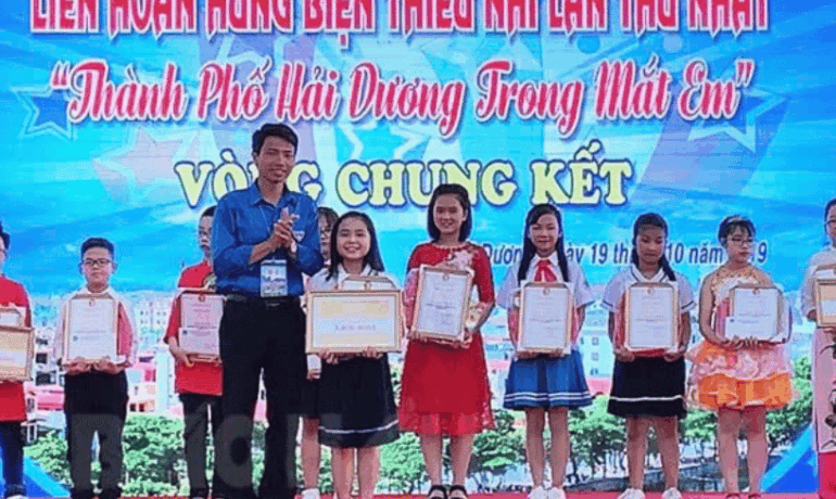 Bé Linh Nga – Con gái vừa giành giải nhất vòng chung kết “Hải Dương trong mắt em” 🏆