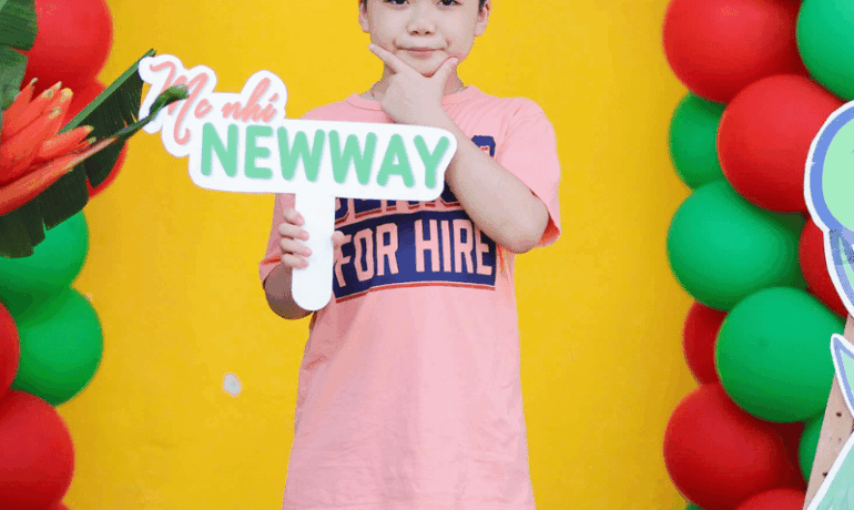 Con Nhút Nhát, Ngại Giao Tiếp – Ba Mẹ Nên Làm Gì? Giải pháp đã được hơn 2000+ phụ huynh chọn tại lớp MC Nhí Newway Hải Dương