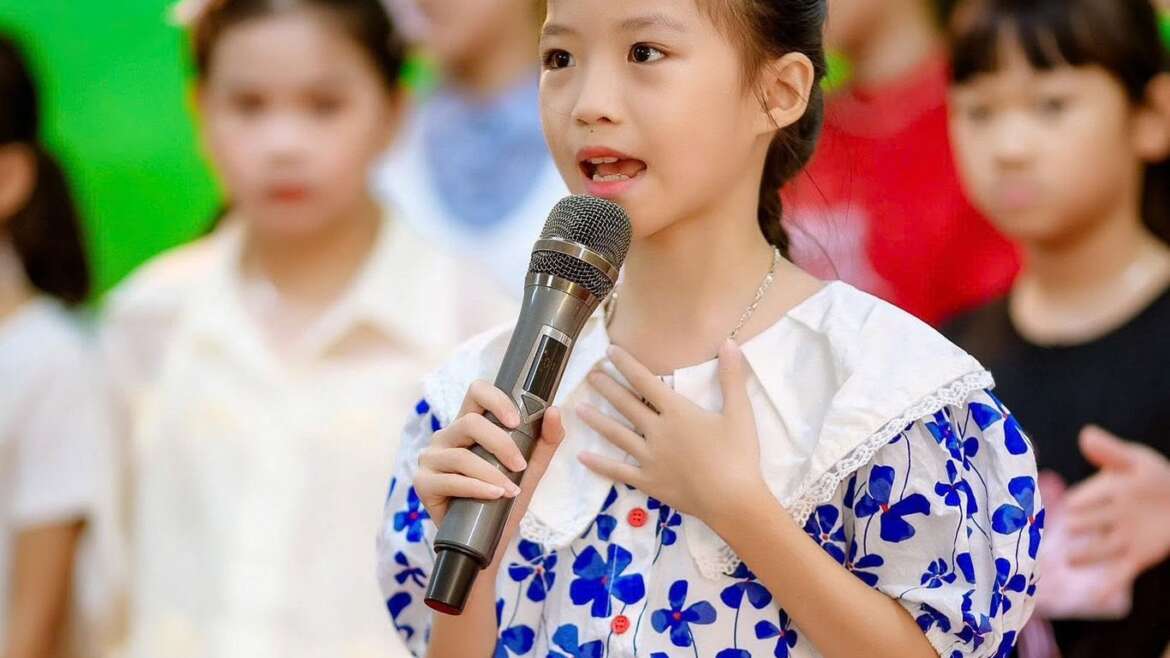 Cảm ơn ba mẹ đã tới chứng kiến lễ tổng kết của chúng con